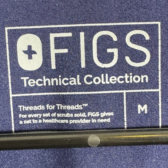 Figs Casma Three-Pocket Scrub Top - Picture 4 of 5